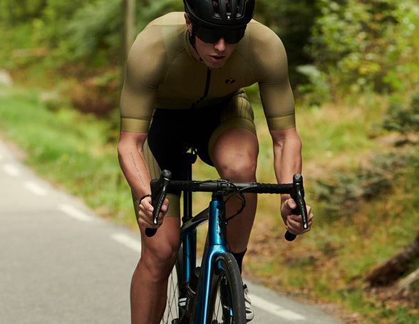 files/Aero-cycling-bib-shorts-shirt-trimtex_1.jpg